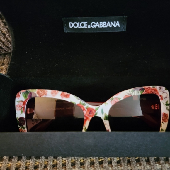 Authentic Dolce Gabbana sunglasses 👓 - Picture 2 of 11